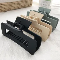 Krelin Women Set Of 3 Matte Rectangular Claw Clips image 1