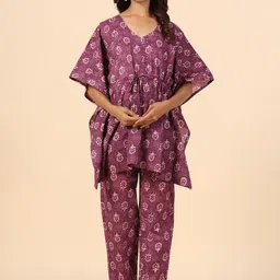 Ikk Kudi by Seerat V-Neck Ethnic Motifs Printed Maternity Pure Cotton Kurti with Trousers-25