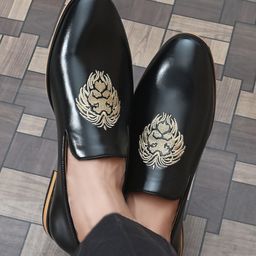San Frissco Men Black Woven Design Loafers-image-47