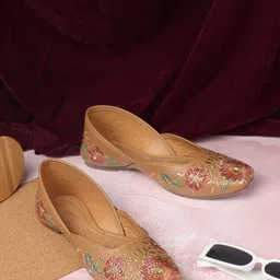 ICONICS Embroidered Ethnic Mojaris-picture-17