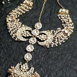 KARATCART Gold-Plated Green & White Kundan-Studded & Beaded Handcrafted Matha Patti-27
