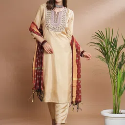 VredeVogel Ethnic Motifs Yoke Design Thread Work Kurta With Trousers & Dupatta-14