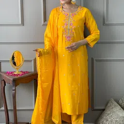 Storebrite Women Floral Embroidered Regular Thread Work Chanderi Silk Kurta with Trousers & With Dupatta-41