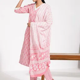 SHVAAS by VASTRAMAY V Neck Floral Printed Straight Kurta with Pyjama & Dupatta-image-69