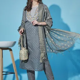 VredeVogel Floral Embroidered Thread Work Chanderi Silk Kurta Trousers & With Dupatta-image-84