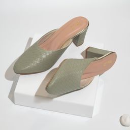 Inc 5 Women Green  Woven Design Block Mules-27