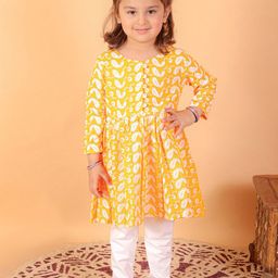 VASTRAMAY Girls Ethnic Motifs Embroidered Pleated Chikankari Pure Cotton Kurta Set-image-87