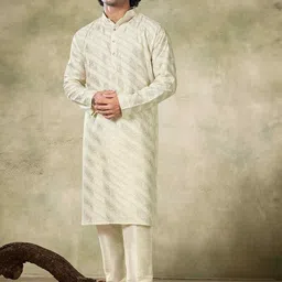 Vardha Men Cold-Shoulder Sleeves Thread Work Handloom Kurta-picture-17