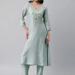 KAMI KUBI Yoke Design Three Quarter Sleeves Thread Work Kurta-picture-45