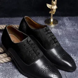 LOUIS STITCH Men Black Solid Genuine Italian Leather Lace Up Formal Brogues-image-36