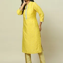 Rangriti Floral Printed Mandarin Collar Gotta Patti Straight Kurta-image-91