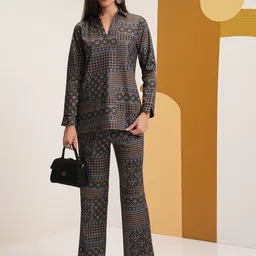 Vishudh Geometric Printed Shirt Collar Tunic With Trousers-19
