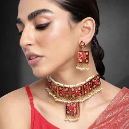 Peora Maroon & White Gold Plated Kundan Pearls Meenakari Choker Necklace Jewellery Set-picture-18