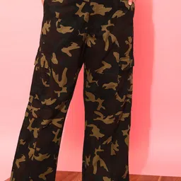 CURVY STREET Women Plus Size Olive Green Printed Relaxed Straight Leg Pure Cotton Trousers-image-15