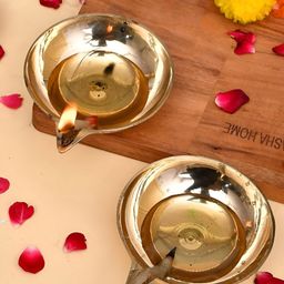 CraftVatika Gold-Toned 4 Pieces Brass Diya-18