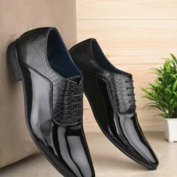House of Pataudi Men Textured Formal Oxfords-image-11