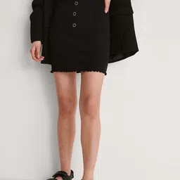 NA-KD Women Black Solid Straight Skirt-image-90