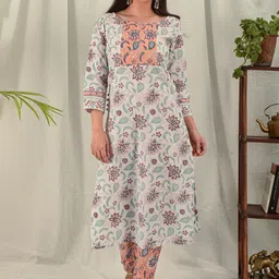 House of Dhaaga Women Off White & Maroon Printed Block Print Cotton Kurta-image-4