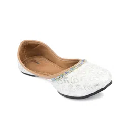 DESI COLOUR Women Embellished Ethnic Mojaris-31