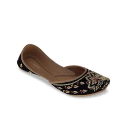 Fulkari Women Black Embellished Ethnic Mojaris Flats-image-17