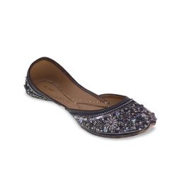 Fulkari Women Grey Embellished Leather Ethnic Mojaris Flats-image-117