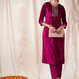 Shae by SASSAFRAS Floral Embroidered Thread Work Grandeur & Majestic Artwork Velvet Kurta-image-81