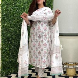 7Threads Ethnic Motifs Printed Straight Kurta with Trousers & Dupatta-10