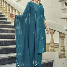 TRAHIMAM Women Floral Embroidered Regular Kurta with Trousers & With Dupatta-picture-14