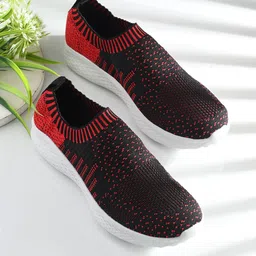 HRX by Hrithik Roshan Women Black Textured Flyknit Walking Shoes-image-62