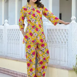 Varanga Floral Printed Pure Cotton V-Neck Tunic With Trousers Co-Ords-picture-44