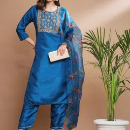VredeVogel Floral Yoke Design Thread Work Kurta with Trousers & With Dupatta-picture-50