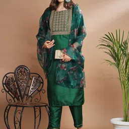 VredeVogel Floral Embroidered Round Neck Thread Work Kurta with Trousers & With Dupatta-39