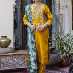 VredeVogel Women Floral Embroidered Regular Kurta with Trousers & With Dupatta-picture-13