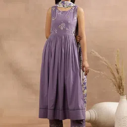 W Floral Yoke Design Empire Thread Work Pure Cotton Kurta with Trousers & With Dupatta-image-31
