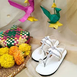 THE MADRAS TRUNK Kids Embellished Kolhapuris Comfort Sandals-picture-21