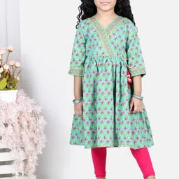 Kinder Kids Girls Green Floral Printed Angrakha Pure Cotton Kurta-picture-11