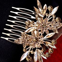 Krelin Women Embellished Comb Pin-23