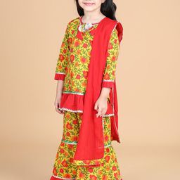 LIL PITAARA Girls Yellow Printed Angrakha Gotta Patti Pure Cotton Kurta with Palazzos-image-42