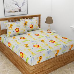 BREVARD Off White & Red Cartoon Characters 210 TC Queen Bedsheet With 2 Pillow Covers-image-51