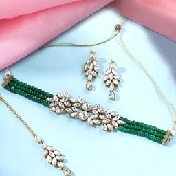 Yellow Chimes Gold-Plated Kundan Studded Choker Necklace Set with Maangtikka-10