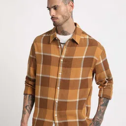 THE BEAR HOUSE Regular Fit Buffalo Checked Pure Cotton Casual Shirt-image-2