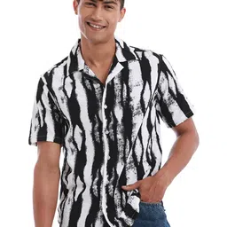 Banana Club Classic Abstract Printed Cotton Popcorn Shirt-image-38
