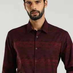 Indian Terrain Classic Slim Fit Abstract Printed Pure Cotton Casual Shirt-image-43