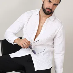 Campus Sutra White Classic Vertical Striped Spread Collar Casual Shirt-image-60