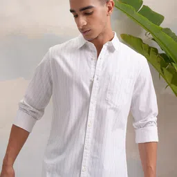 HIGHLANDER Classic White Slim Fit Vertical Striped Spread Collar Cotton Casual Shirt-image-49