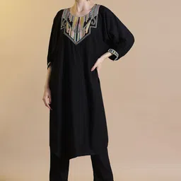 STYLEBAAZI Women Embroidered Empire Thread Work Kurta with Trousers-27