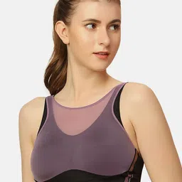 Triumph Triaction Colourblocked Full Coverage Lightly Padded Dry Fit Sports Bra-15