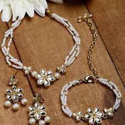 KARATCART Gold-Plated Kundan Studded Pearl Beaded Floral Jewellery Set-2