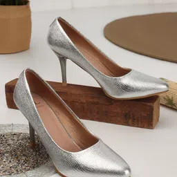 Carlton London Party Block Pumps with Bows-57