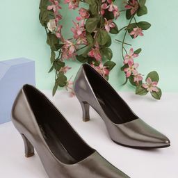 Get Glamr Pointed Toe Kitten Pumps-38